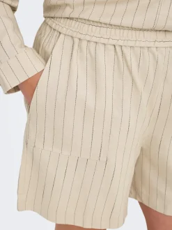 CARMONICA Mittlere Taille Locker geschnitten Chino Shorts