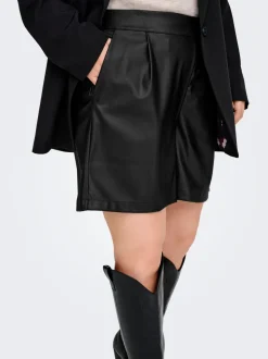 CARTILA Normal geschnitten Shorts aus Kunstleder