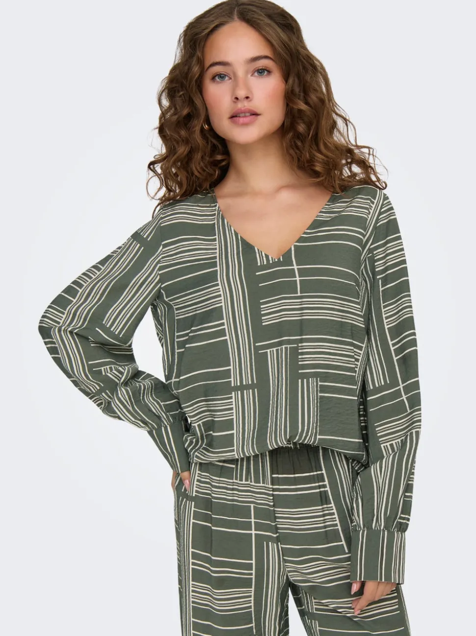 JDYTROYA Top