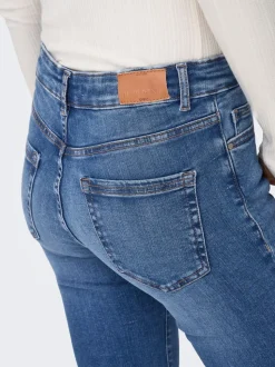 ONLBLUSH Mittlere Taille Retro-Fit, ausgestellt Jeans