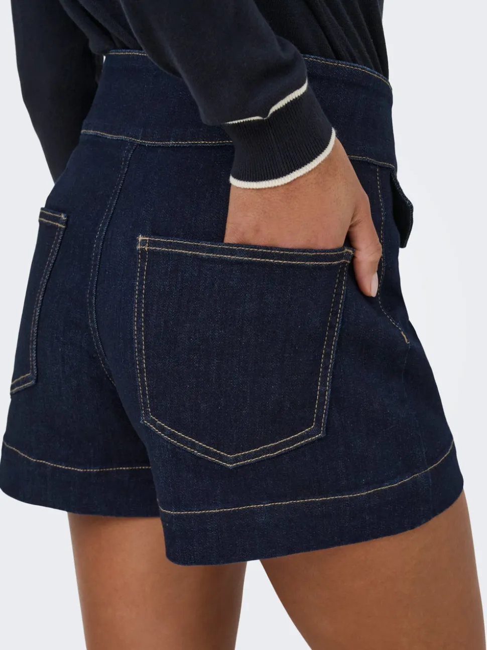 ONLEMILIA Hohe Taille Normal geschnitten Jeans-Shorts
