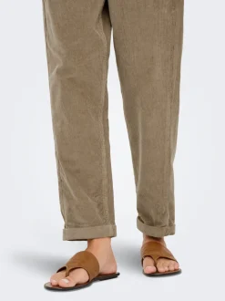 ONLFLORA Klassische Cordhose im Carrot Fit