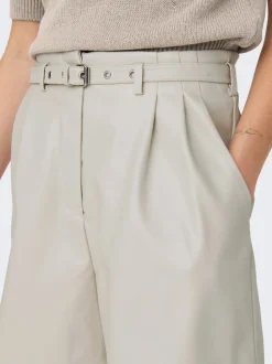 ONLHEIDI Mittlere Taille Normal geschnitten Kunstledershorts